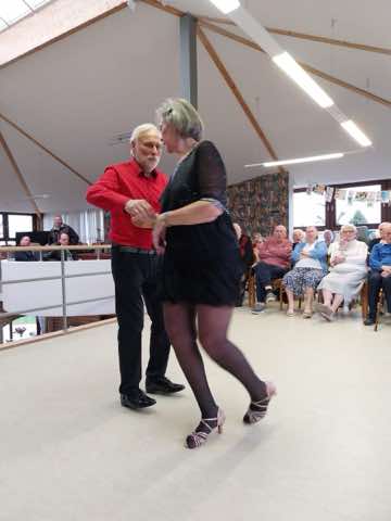 Danses et jeux de société, photo 4 sur 32