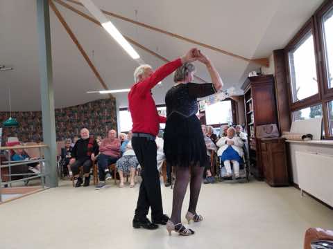 Danses et jeux de société, photo 5 sur 32