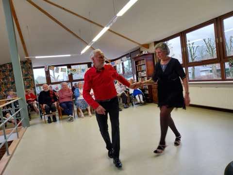 Danses et jeux de société, photo 6 sur 32